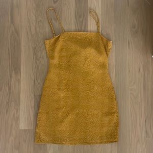 Lulu’s yellow sundress with white dots